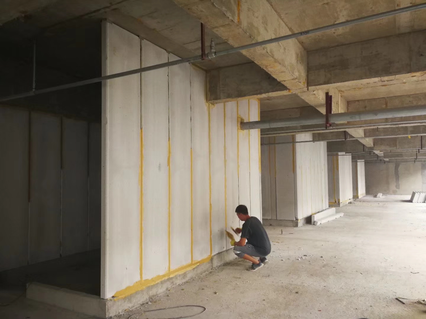 鄄城无机发泡轻骨料混凝土隔墙板施工技术性能研究